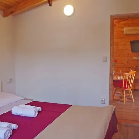 Dream House For 4 Pax In Muntic With Pool Ferienhaus *
