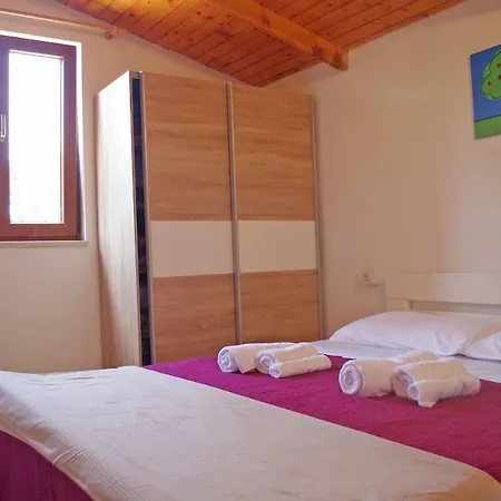 Ferienhaus Dream House For 4 Pax In Muntic With Pool Pula