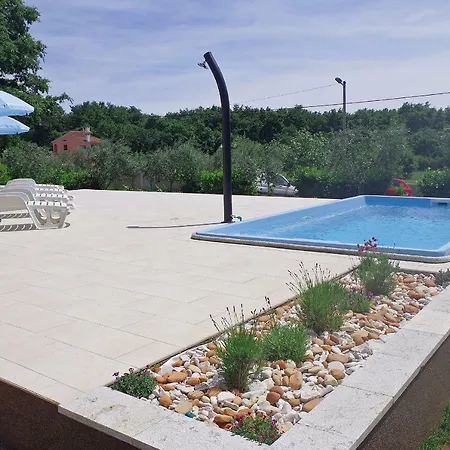 Dream House For 4 Pax In Muntic With Pool Ferienhaus