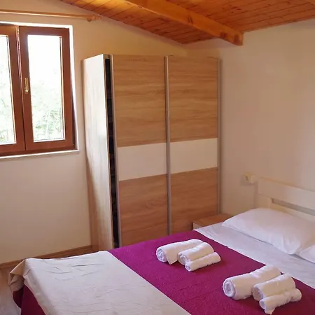 Dream House For 4 Pax In Muntic With Pool * Pola